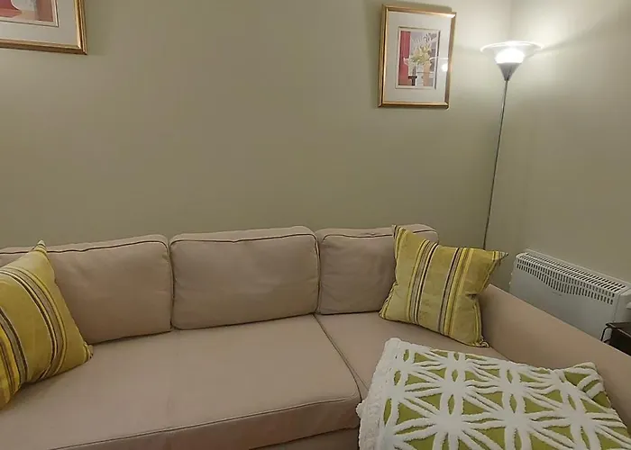 The Enigma - 2 Master Bedrooms Sleeps 6